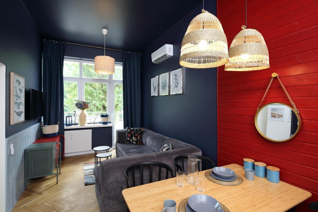 Red & Blue By Oneapartments *